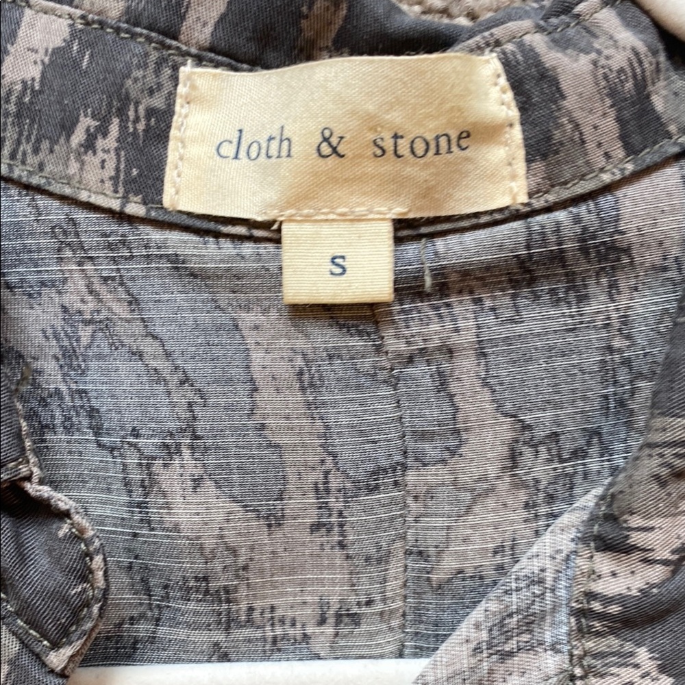 Gray Patterned Button-Up Shirt - Picture 2 of 5